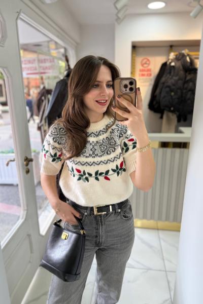 Çiçek Nakışlı Kazak Ekru